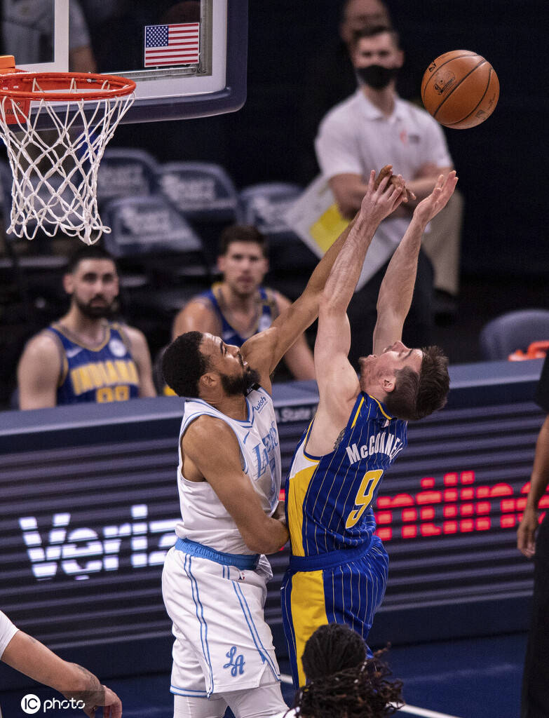 步行者翻盘湖人，胡金秋高光表现