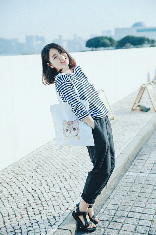 引擎的轰鸣与草皮的翻滚，当F1悬念遇上非洲绿茵的终极逆转