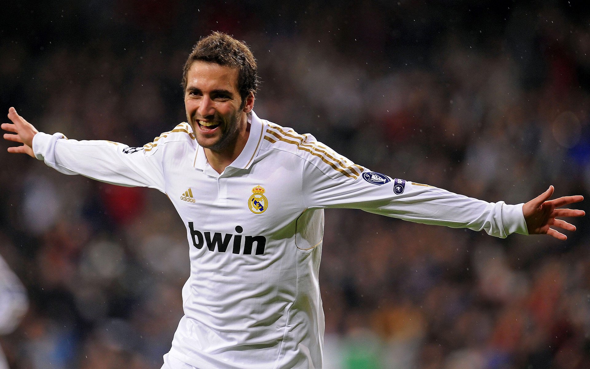 开云sport-楚阿梅尼的中场独舞，当多特蒙德在伊斯坦布尔的雷暴中沉默